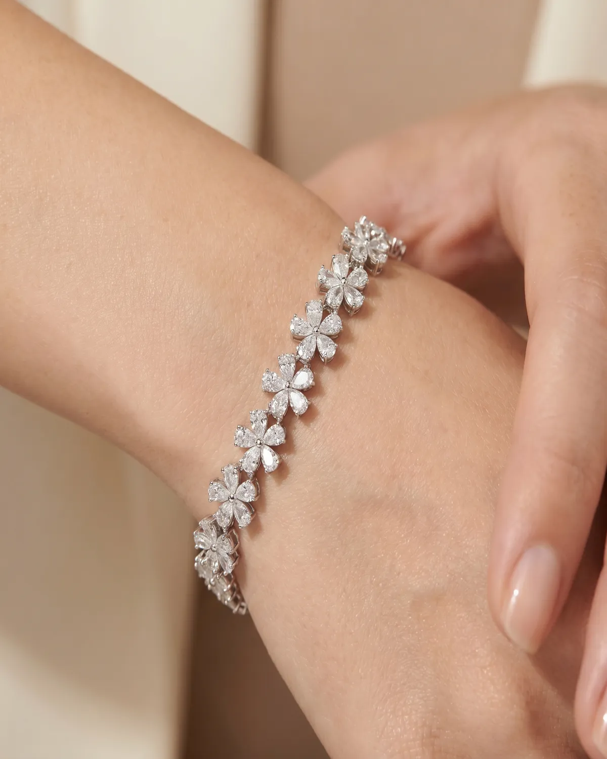 2ct Pear-cut EF VVS Diamond Bracelet in 18k White Gold